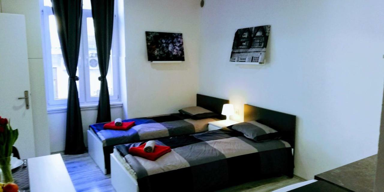 Zpula Center Apartments And Rooms Exterior foto