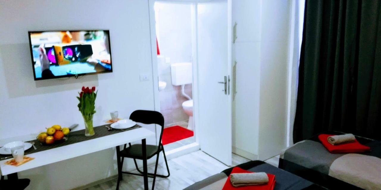Zpula Center Apartments And Rooms Exterior foto