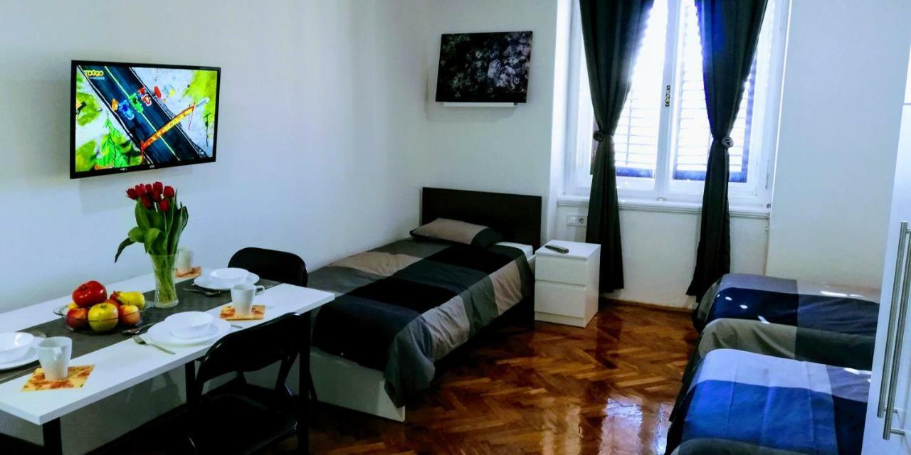 Zpula Center Apartments And Rooms Exterior foto