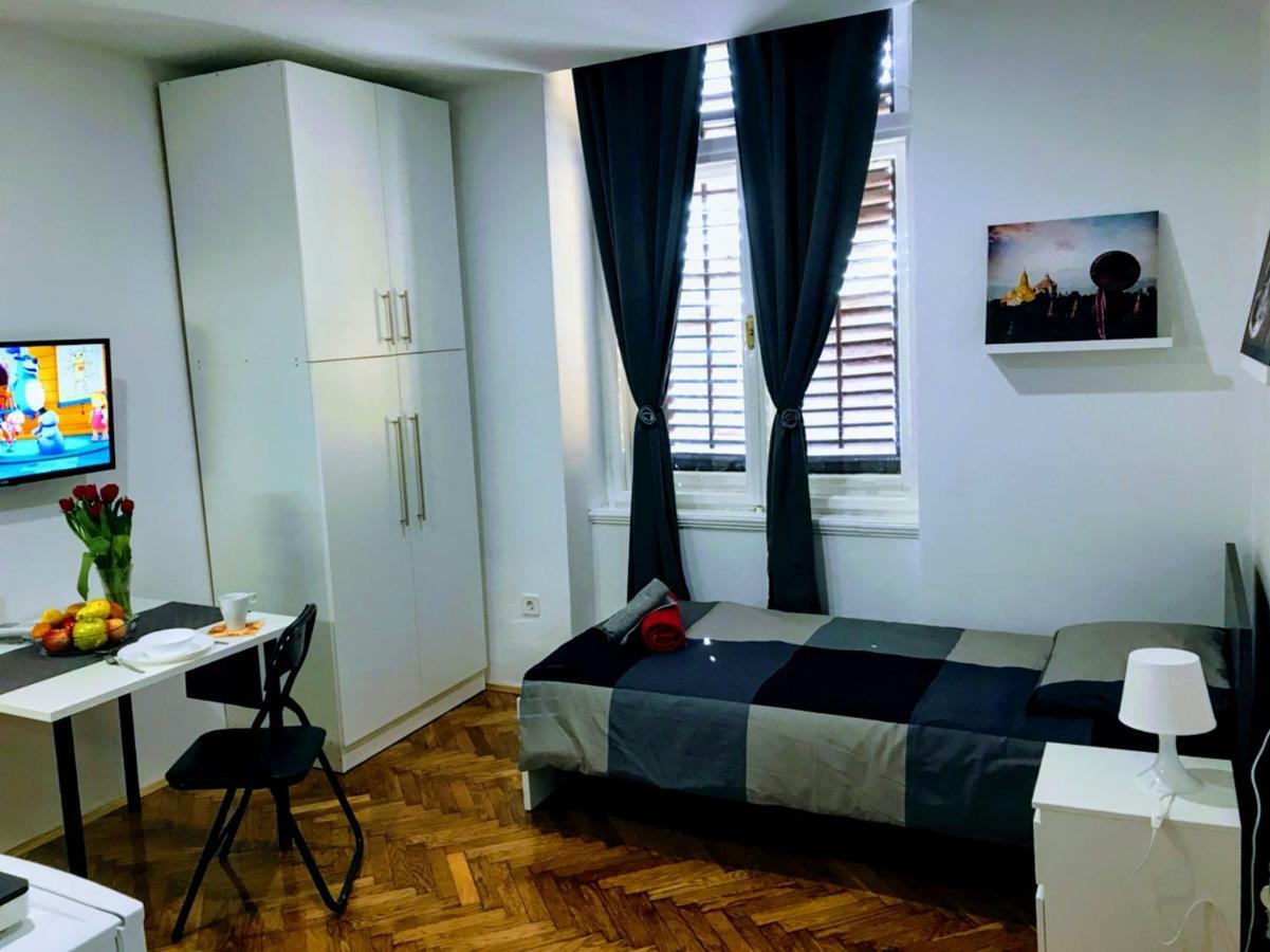 Zpula Center Apartments And Rooms Exterior foto