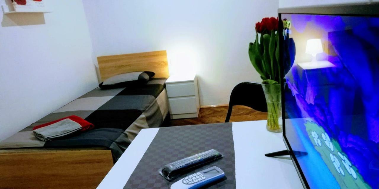 Zpula Center Apartments And Rooms Exterior foto