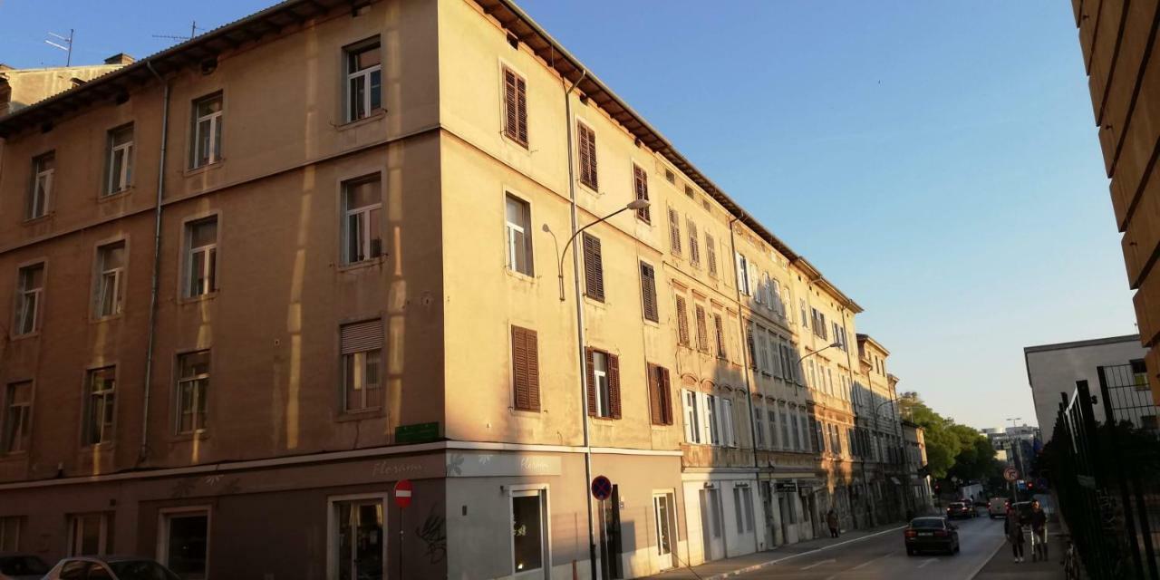 Zpula Center Apartments And Rooms Exterior foto